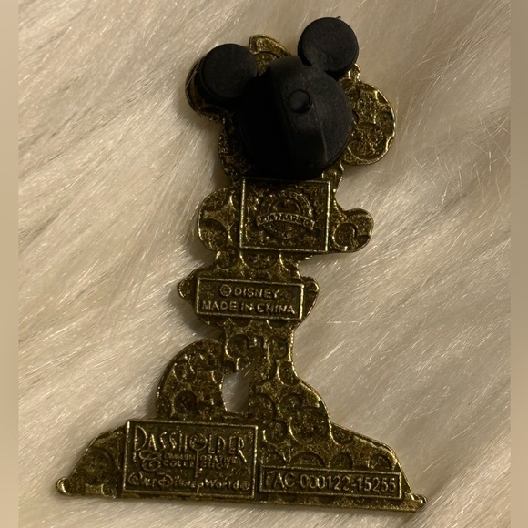 Disney Trading Pin - Picture 2 of 2